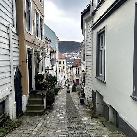 Cozy Apartment In Popular Street Bergen Bagian luar foto