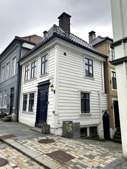 Cozy Apartment In Popular Street Bergen Bagian luar foto