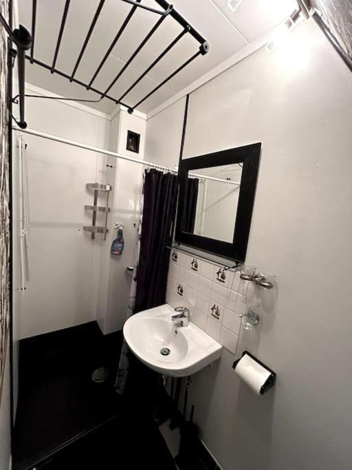 Cozy Apartment In Popular Street Bergen Bagian luar foto