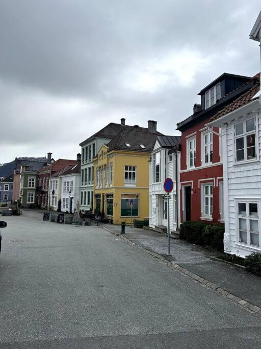 Cozy Apartment In Popular Street Bergen Bagian luar foto