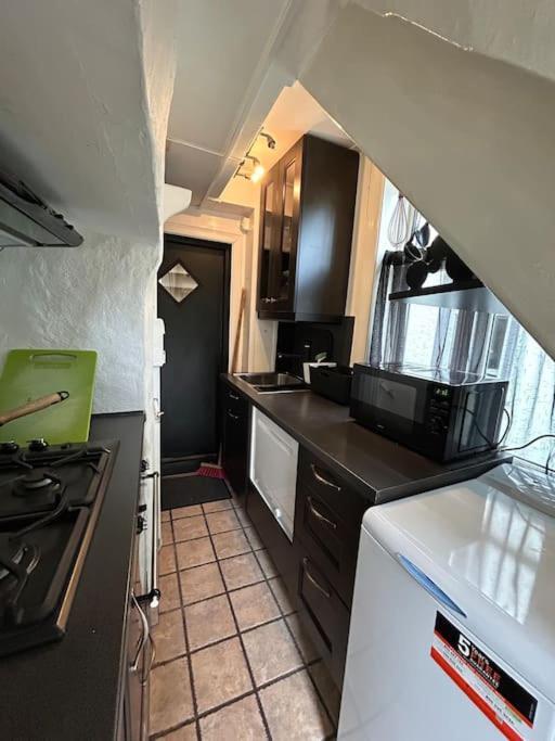 Cozy Apartment In Popular Street Bergen Bagian luar foto