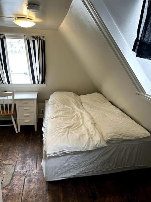Cozy Apartment In Popular Street Bergen Bagian luar foto