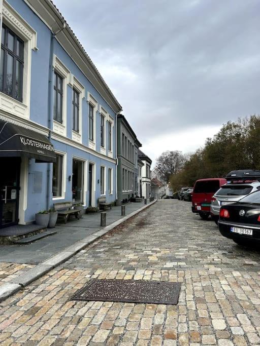 Cozy Apartment In Popular Street Bergen Bagian luar foto